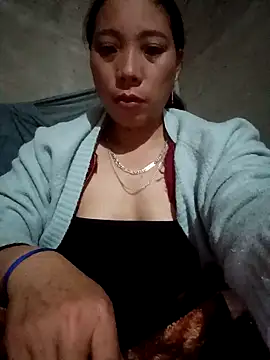 Snapshot of Phuong_xxx chatting on 12-14-25, 03:06 Phuong xxx online show from 12-14-25, 03:06