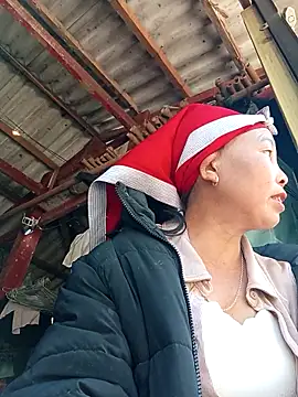 me-cute online show from 11-25-25, 01:38