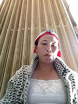 me-cute online show from 11-28-25, 03:20