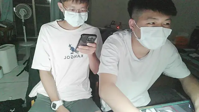 zhu000000 online show from 04-10-26, 02:33