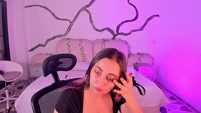Snapshot of SarahCastro1_ chatting on 09-12-25, 04:01 SarahCastro1 online show from 09-12-25, 04:01