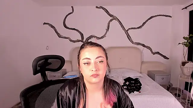 Snapshot of SarahCastro1_ chatting on 09-22-25, 03:19 SarahCastro1 online show from 09-22-25, 03:19
