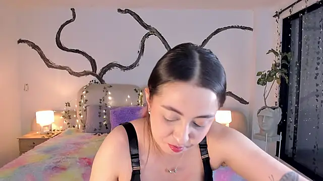 Snapshot of SarahCastro1_ chatting on 12-04-25, 04:33 SarahCastro1 online show from 12-04-25, 04:33