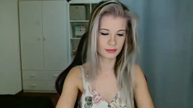 Snapshot of KristineGlow chatting on 01-15-26, 07:24 KristineGlow online show from 01-15-26, 07:24