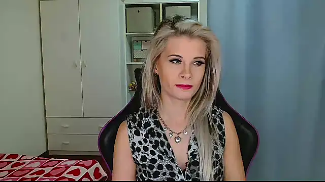 Snapshot of KristineGlow chatting on 02-03-26, 07:13 KristineGlow online show from 02-03-26, 07:13