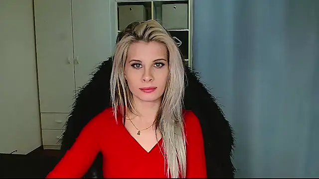 Snapshot of KristineGlow chatting on 02-18-26, 09:00 KristineGlow online show from 02-18-26, 09:00