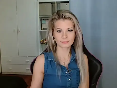 Snapshot of KristineGlow chatting on 02-28-26, 07:09 KristineGlow online show from 02-28-26, 07:09