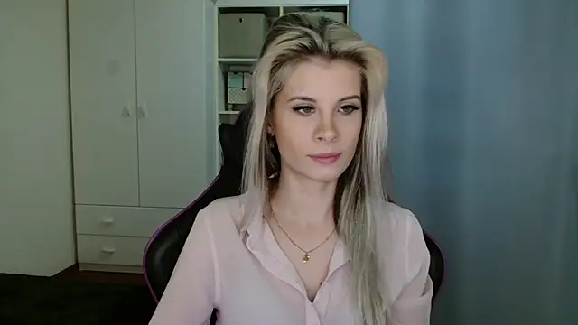 Snapshot of KristineGlow chatting on 03-02-26, 07:59 KristineGlow online show from 03-02-26, 07:59