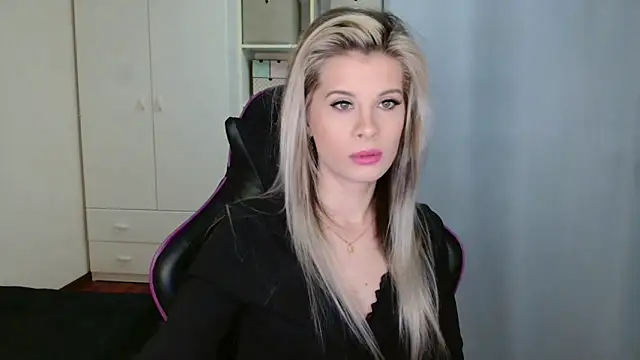 Snapshot of KristineGlow chatting on 03-03-26, 07:14 KristineGlow online show from 03-03-26, 07:14