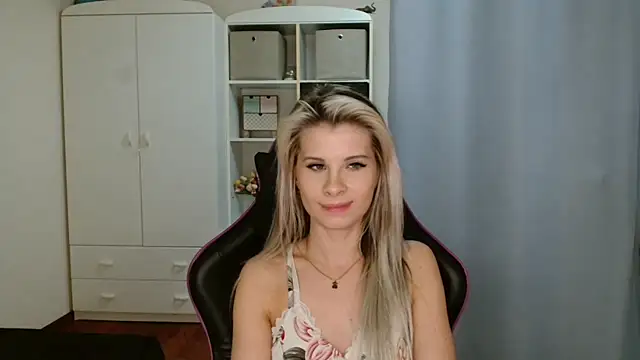 Snapshot of KristineGlow chatting on 03-05-26, 07:32 KristineGlow online show from 03-05-26, 07:32