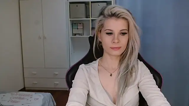 KristineGlow online show from 04-28-26, 06:18