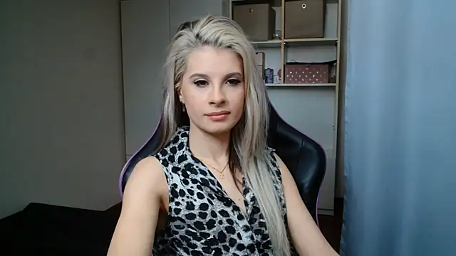 Snapshot of KristineGlow chatting on 06-18-26, 06:46 KristineGlow online show from 06-18-26, 06:46