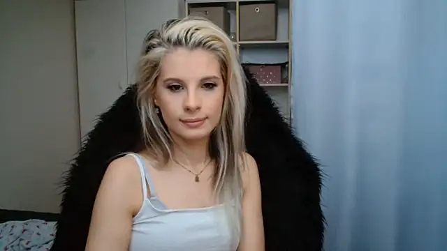 Snapshot of KristineGlow chatting on 06-23-26, 06:33 KristineGlow online show from 06-23-26, 06:33