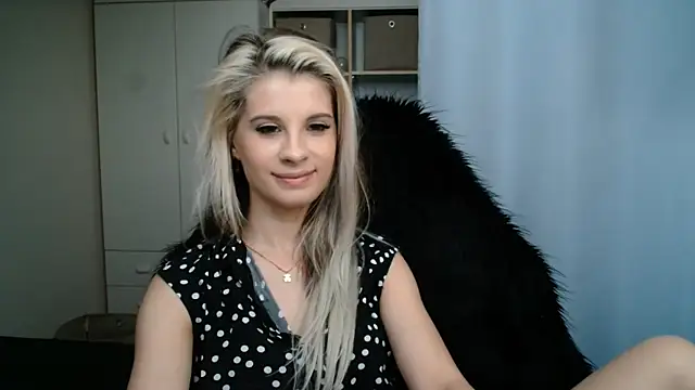 Snapshot of KristineGlow chatting on 07-02-26, 06:25 KristineGlow online show from 07-02-26, 06:25