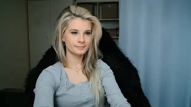 Snapshot of KristineGlow chatting on 07-03-26, 06:31 KristineGlow online show from 07-03-26, 06:31