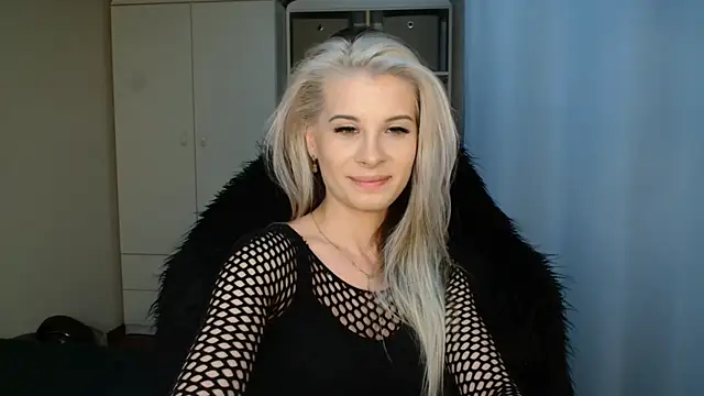 Snapshot of KristineGlow chatting on 07-07-26, 02:10 KristineGlow online show from 07-07-26, 02:10