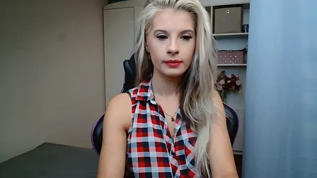 Snapshot of KristineGlow chatting on 07-28-26, 06:31 KristineGlow online show from 07-28-26, 06:31