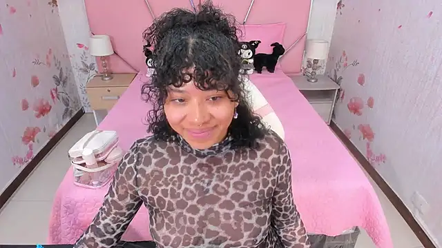 Snapshot of SafiroAgataaa chatting on 11-18-25, 03:23 SafiroAgataaa online show from 11-18-25, 03:23