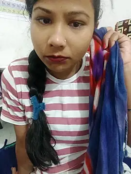 Snapshot of Vaani_Cutie chatting on 10-05-25, 02:10 Vaani Cutie online show from 10-05-25, 02:10