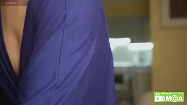 Snapshot of KateCarrey chatting on 11-11-25, 04:18 KateCarrey online show from 11-11-25, 04:18