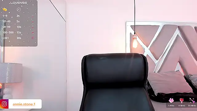 Snapshot of AnniEsstone chatting on 11-28-25, 12:52 AnniEsstone online show from 11-28-25, 12:52