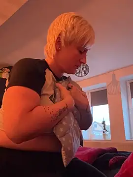 Snapshot of Rozendefotz chatting on 02-13-26, 06:53 Rozendefotz online show from 02-13-26, 06:53