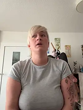 Snapshot of Rozendefotz chatting on 02-19-26, 03:08 Rozendefotz online show from 02-19-26, 03:08