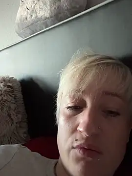 Snapshot of Rozendefotz chatting on 02-25-26, 06:34 Rozendefotz online show from 02-25-26, 06:34