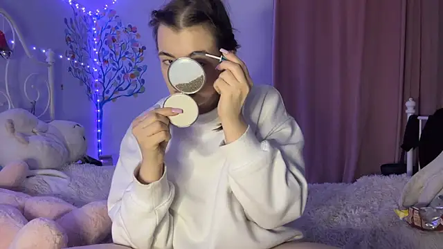 HoneyMist online show from 10-26-25, 03:07