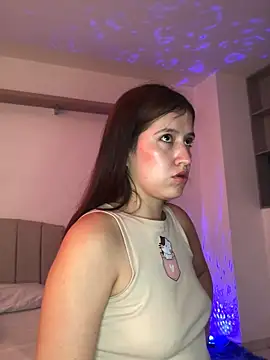 Snapshot of BrunnetAri_ chatting on 10-11-25, 02:37 BrunnetAri online show from 10-11-25, 02:37