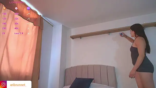 Snapshot of BrunnetAri_ chatting on 11-01-25, 06:21 BrunnetAri online show from 11-01-25, 06:21