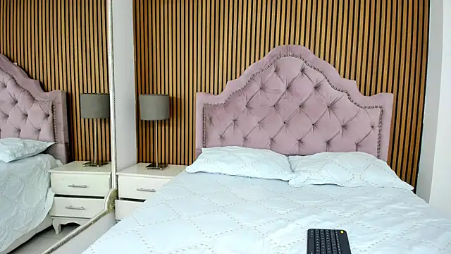 RoxanneStorm  online show from 11-24-25, 12:38