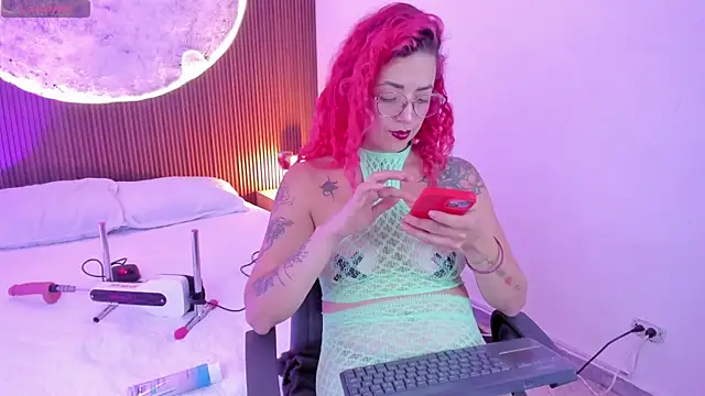 Snapshot of RoxanneStorm_ chatting on 07-05-26, 04:52 RoxanneStorm online show from 07-05-26, 04:52