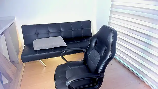 Snapshot of im_jero chatting on 11-26-25, 10:22 im jero online show from 11-26-25, 10:22