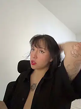 Snapshot of aliciia_23 chatting on 11-16-25, 08:47 aliciia 23 online show from 11-16-25, 08:47