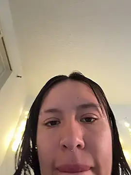 Snapshot of aliciia_23 chatting on 12-15-25, 09:52 aliciia 23 online show from 12-15-25, 09:52