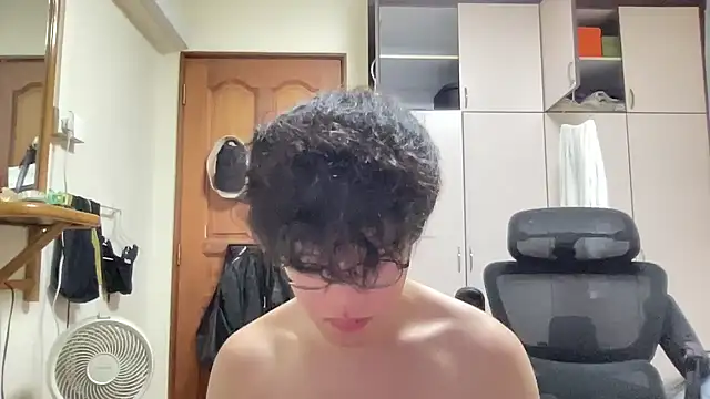 Passionatetwink2 online show from 11-13-25, 10:36