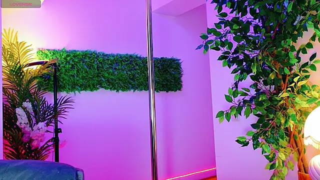 CutenessGirl online show from 11-15-25, 08:44