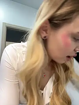 LunaMillie online show from 09-19-25, 04:58