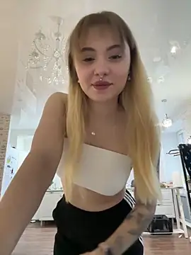 LunaMillie online show from 12-05-25, 09:51