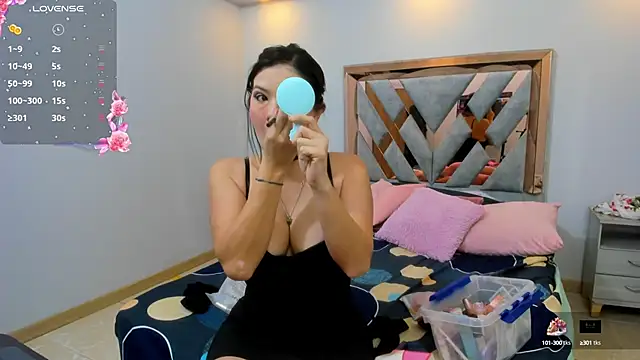 Snapshot of LunaJohansson chatting on 10-03-25, 12:13 LunaJohansson online show from 10-03-25, 12:13