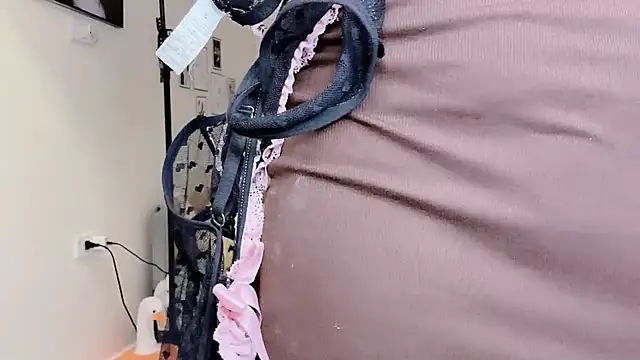 Snapshot of MaiLiiil chatting on 12-18-25, 03:29 MaiLiiil online show from 12-18-25, 03:29