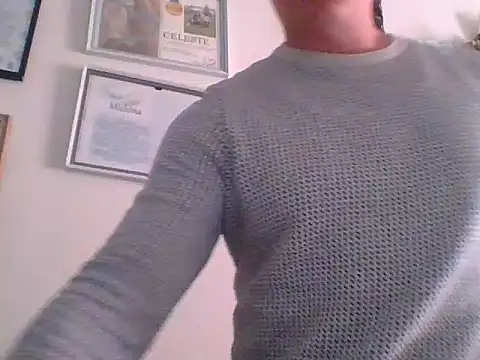 Snapshot of mickseb89 chatting on 03-05-26, 04:58 mickseb89 online show from 03-05-26, 04:58