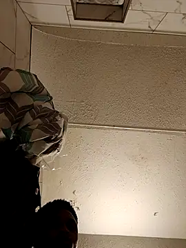 Snapshot of Dropdingo chatting on 10-17-25, 11:57 Dropdingo online show from 10-17-25, 11:57