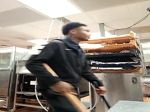 Snapshot of Dropdingo chatting on 10-31-25, 01:50 Dropdingo online show from 10-31-25, 01:50