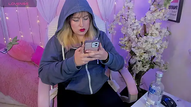 Snapshot of Jenny_Wolridge_ chatting on 02-10-26, 12:04 Jenny Wolridge online show from 02-10-26, 12:04