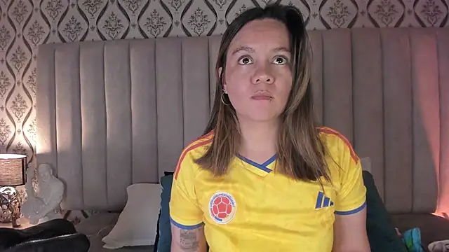 Sky Junne online show from 03-26-26, 05:18