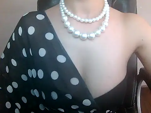 Snapshot of akankshapuri chatting on 10-01-25, 06:08 akankshapuri online show from 10-01-25, 06:08