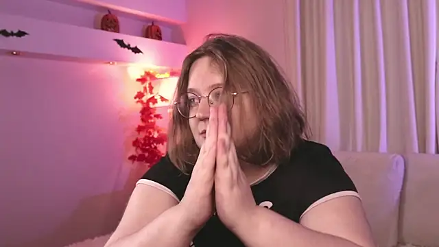 Snapshot of Alissa_S chatting on 10-30-25, 04:52 Alissa S online show from 10-30-25, 04:52