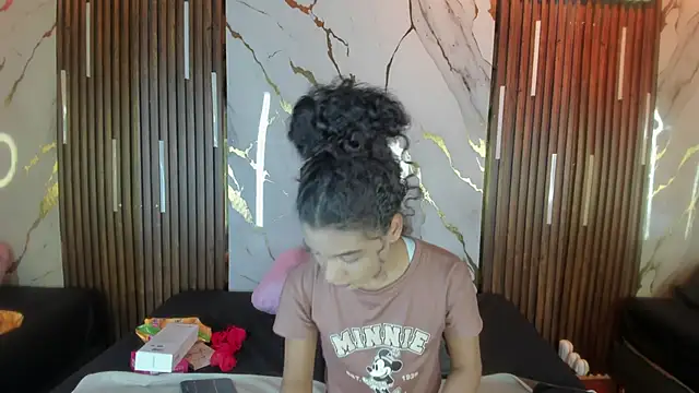 VictoriaDuart online show from 10-11-25, 08:07